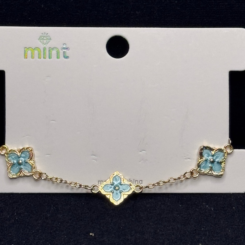 Mint Gold Tone Blue Clover 7-9inch Bracelet